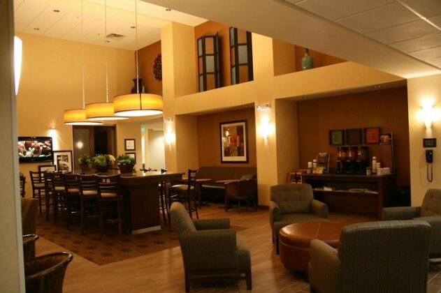 Hampton Inn and Suites Pueblo/North - Photo2