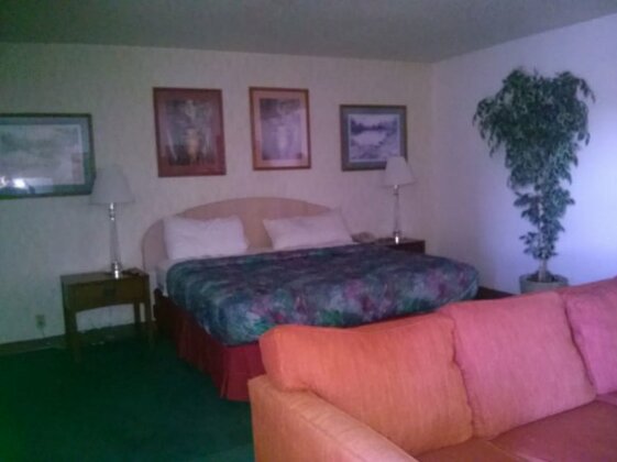 Val U Stay Inn and Suites - Photo5