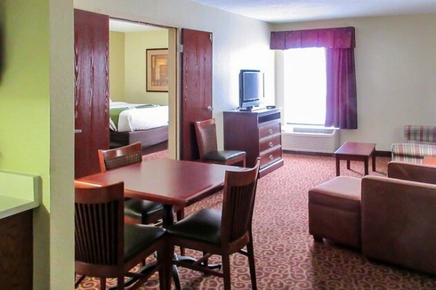 Quality Inn & Suites Quincy - Photo5