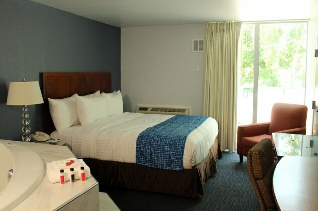 Riverside Inn Racine - Photo4