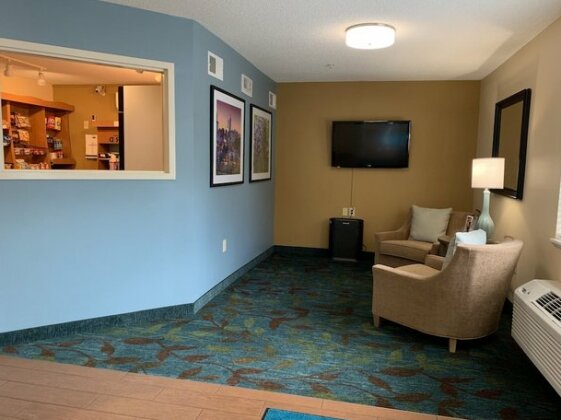 Candlewood Suites Raleigh Crabtree - Photo3
