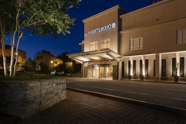 DoubleTree by Hilton Hotel Raleigh - Brownstone - University - Photo2