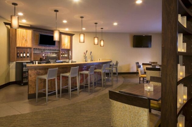 DoubleTree by Hilton Hotel Raleigh - Brownstone - University - Photo5