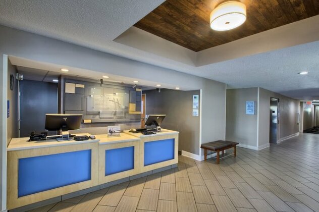 Holiday Inn Express Hotel & Suites Raleigh North - Wake Forest - Photo2