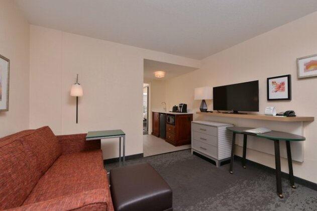 Holiday Inn & Suites Raleigh Cary - Photo3