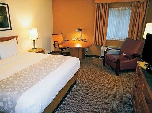 Quality Inn & Suites Raleigh Durham Airport - Photo4