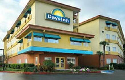 Days Inn & Suites by Wyndham Rancho Cordova