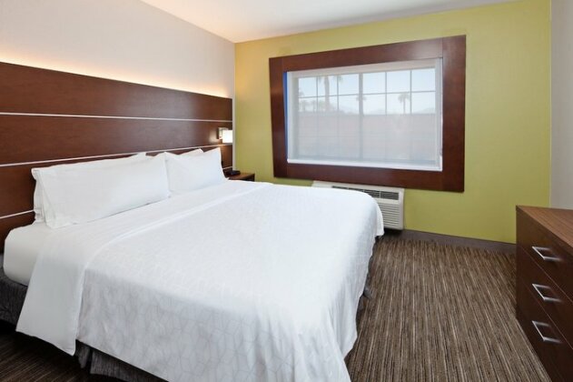 Holiday Inn Express & Suites Rancho Mirage - Photo5