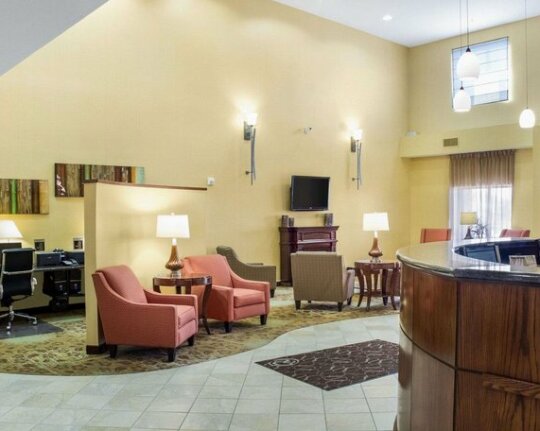 Comfort Suites Hotel & Convention Center - Photo4