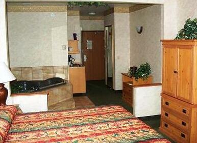 Holiday Inn Express Hotel & Suites Raton - Photo3