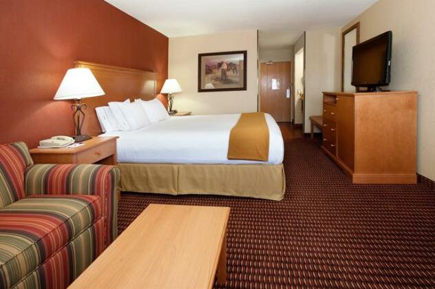 Holiday Inn Express Hotel & Suites Raton - Photo5