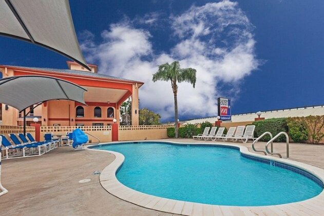 Texas Inn and Suites Raymondville - Photo2