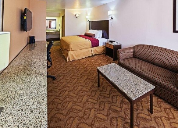 Texas Inn and Suites Raymondville - Photo3