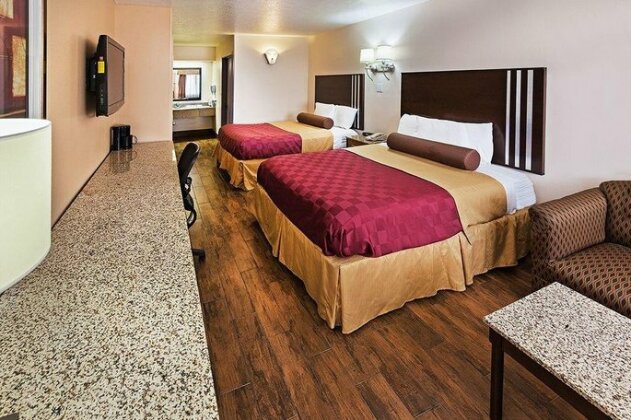 Texas Inn and Suites Raymondville - Photo4