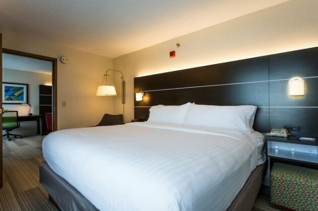Holiday Inn Express Hotel & Suites Reading - Photo5