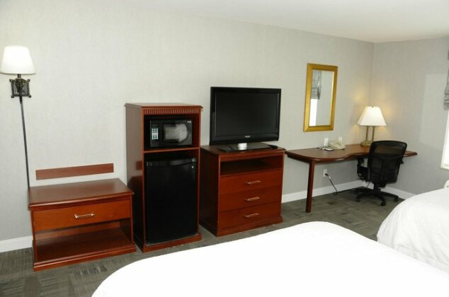 Hampton Inn & Suites Redding - Photo3