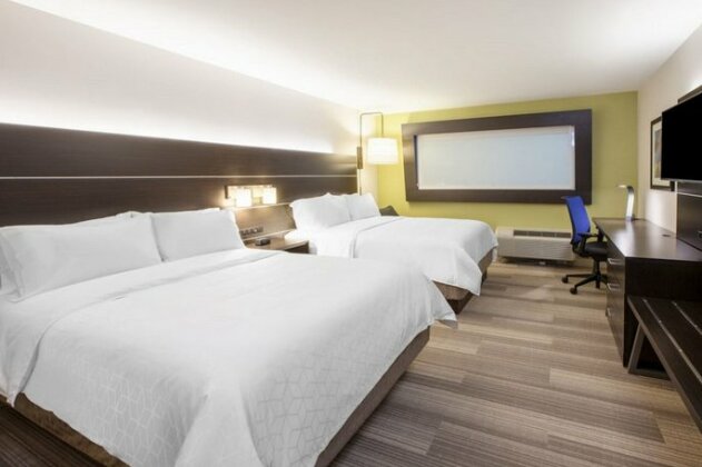 Holiday Inn Express & Suites Redding - Photo3