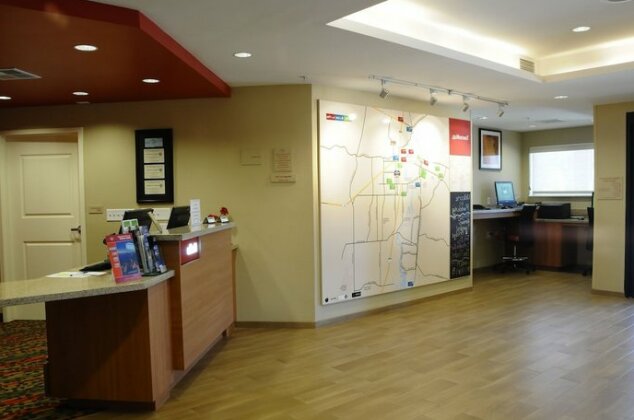 TownePlace Suites Redding - Photo3