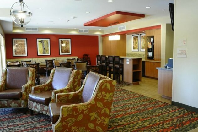 TownePlace Suites Redding - Photo4