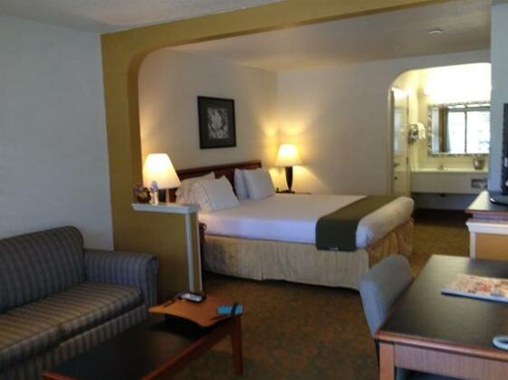 Atherton Park Inn and Suites - Photo4