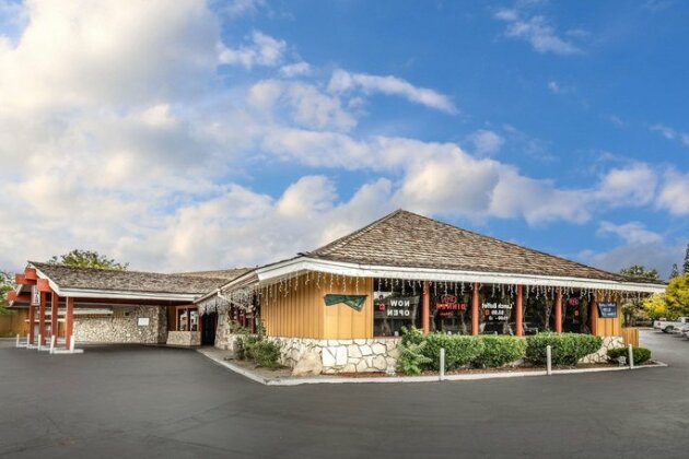 Econo Lodge Near Reno-Sparks Convention Center - Photo5