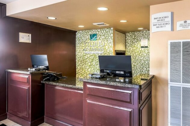 Quality Inn And Suites Reno - Photo4