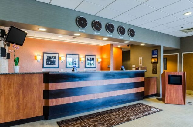 Comfort Inn & Suites Logan International Airport - Photo4
