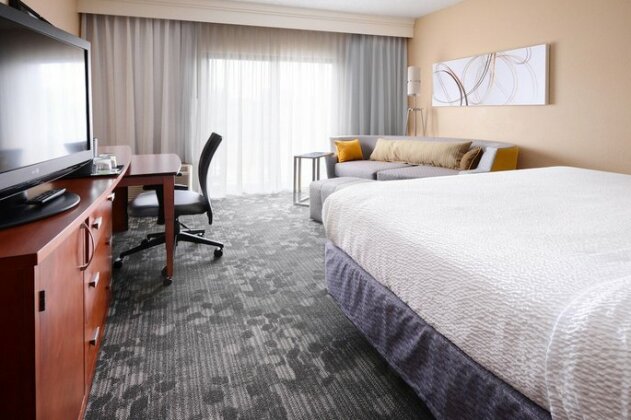 Courtyard by Marriott Dallas Richardson at Spring Valley - Photo4