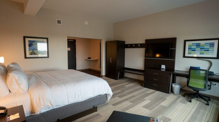 Holiday Inn Express & Suites Richburg - Photo3