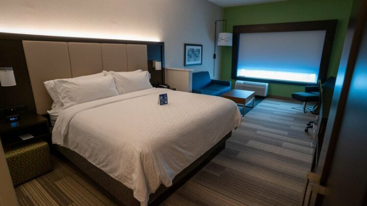 Holiday Inn Express & Suites Richburg - Photo4