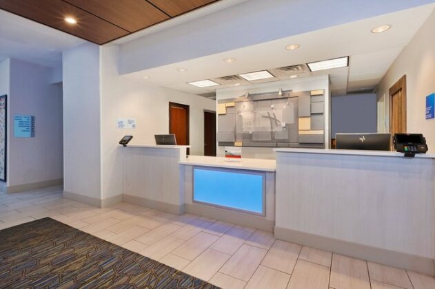 Holiday Inn Express Hotel & Suites Cleveland-Richfield - Photo4