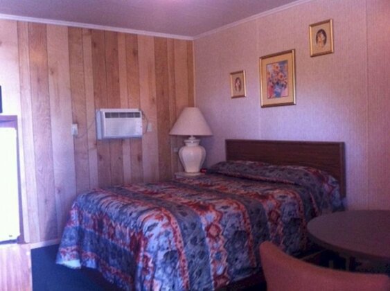 Top Hat Motel - Photo4