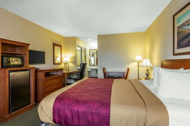 Econo Lodge Inn & Suites Riverside - Photo2