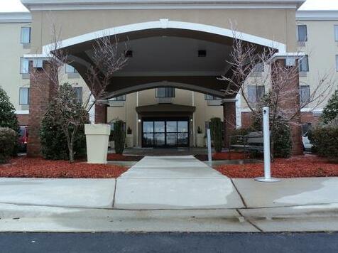 Holiday Inn Express & Suites Roanoke Rapids SE - Photo2