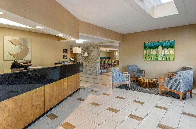 Holiday Inn Express Hotel Roanoke-Civic Center - Photo3