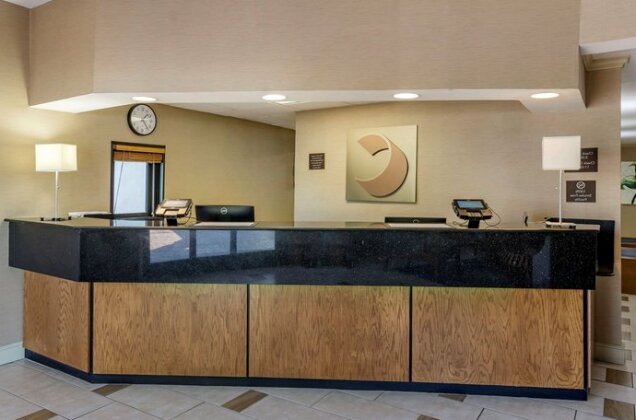 Holiday Inn Express Hotel Roanoke-Civic Center - Photo5