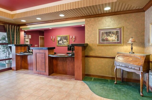 MainStay Suites Airport - Photo4