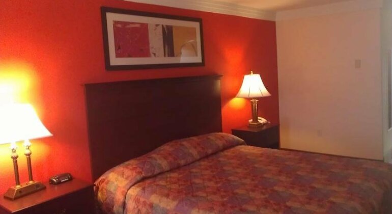 Robinson Inn and Suites - Photo5