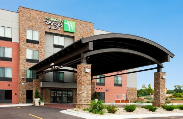 Holiday Inn Express and Suites Rochester West-Medical Center