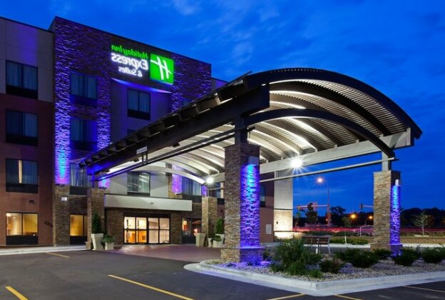 Holiday Inn Express and Suites Rochester West-Medical Center - Photo2