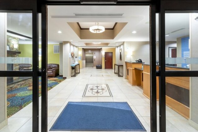 Holiday Inn Express and Suites Rochester West-Medical Center - Photo4