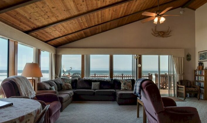 Beach & Beyond Vacation Rentals - Photo2