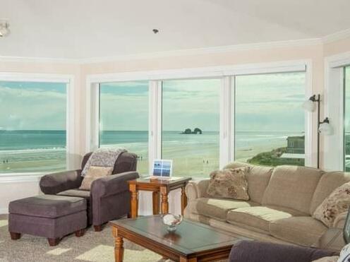 Seaview Condos 403 2 Br by RedAwning - Photo3