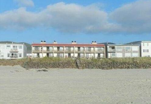 Tradewinds Motel - Photo2