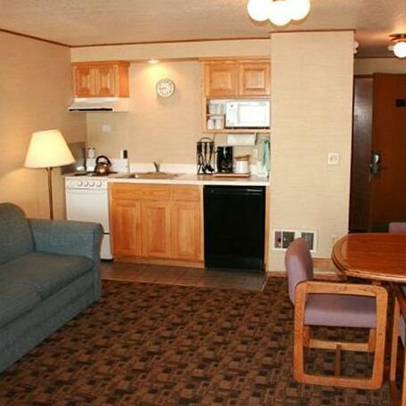 Tradewinds Motel - Photo3