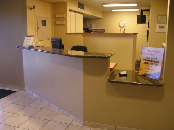 Candlewood Suites Rockford - Photo2