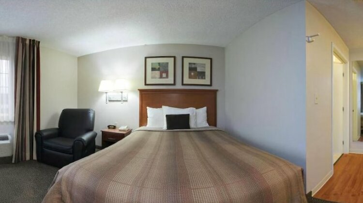 Candlewood Suites Rockford - Photo5