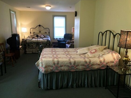Amber Inn Bed and Breakfast - Photo3