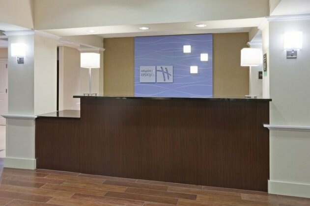 Holiday Inn Express Hotel & Suites Rogers - Photo5