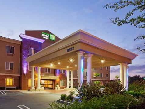 Holiday Inn Express Hotel & Suites Roseville - Galleria Area - Photo2